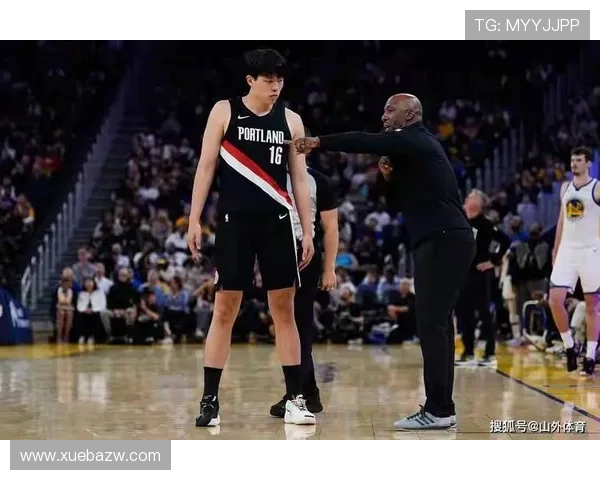 杨瀚森每次触球引观众欢呼应该将比赛用球归他所有